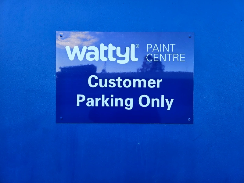 Directional signage Toowoomba – Customer parking sign